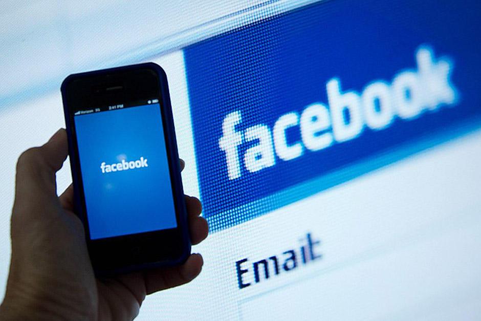 Facebook obtuvo en 2014 un beneficio neto de 2 mil 940 millones de dólares gracias fundamentalmente al gran crecimiento experimentado por su negocio en los dispositivos móviles. (Foto: AFP)