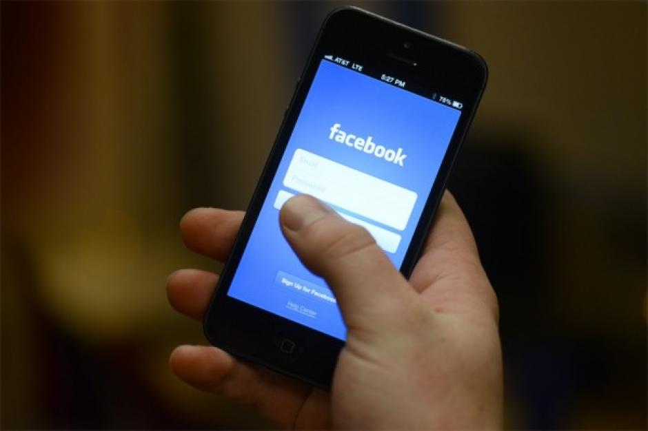 Eliminar Facebook de tu tel&eacute;fono celular, es una buena opci&oacute;n para ahorrar bater&iacute;a. (Foto: mundotkm.com)