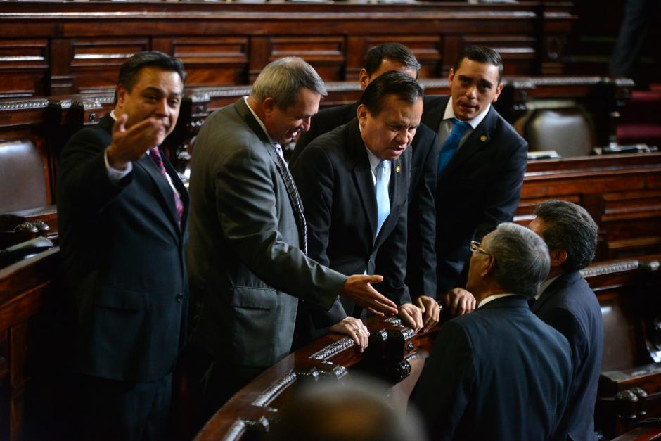 La bancada oficialista suma 21 diputados y consigue una presidencia de comisión más al agregar un nuevo tránsfuga. (Foto: Wilder López/Soy502)
