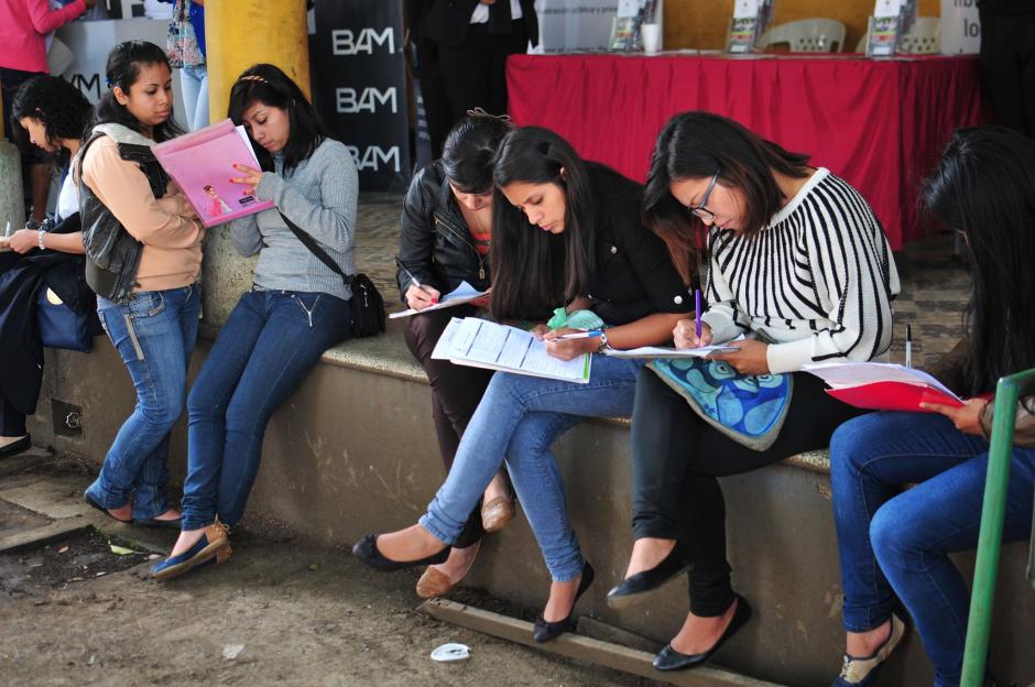 Los interesados podr&aacute;n aplicar a los puestos que ofrezacan las diversas empresas que participan de esta feria laboral. (Foto: Archivo/Soy502)