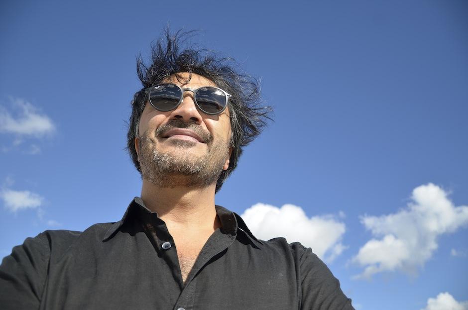 El trovador guatemalteco Fernando L&oacute;pez celebra 38 a&ntilde;os de carrera con un concierto acompa&ntilde;ado de otros m&uacute;sicos nacionales. (Foto: Selene Mej&iacute;a/Soy502)&nbsp;