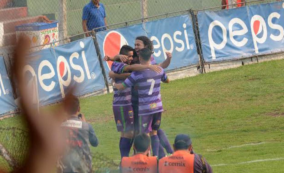 As&iacute; celebraron los antigue&ntilde;os el triunfo frente a los Toros. (Foto: Nuestro Diario)