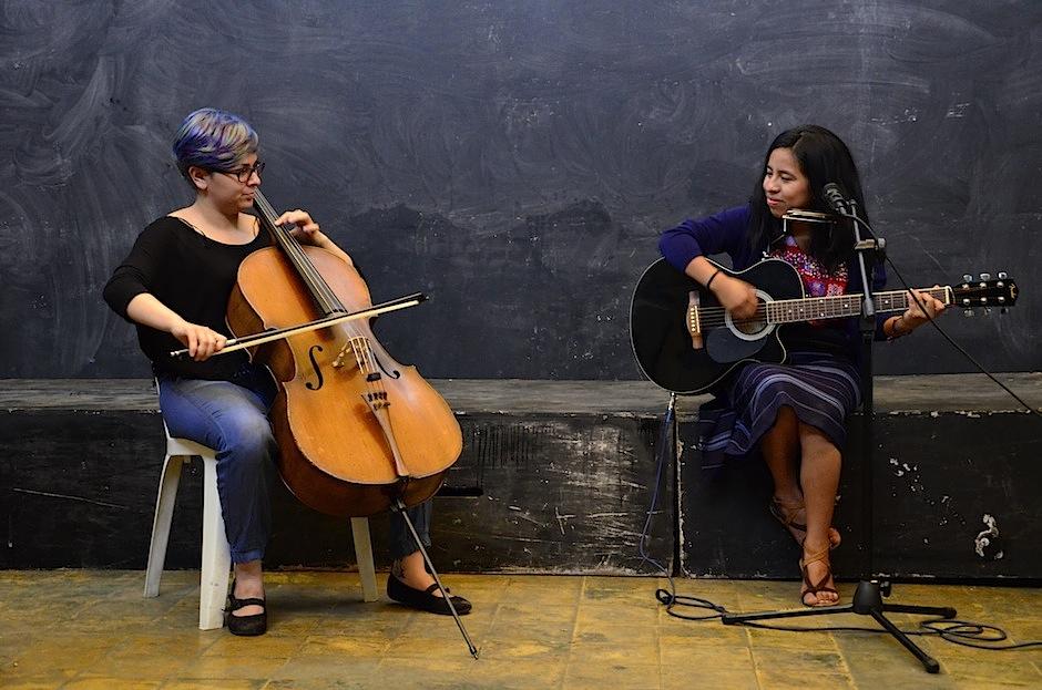 La voz de Sara Curruchich se alz&oacute; para rendir homenaje a las mujeres. (Foto: Selene Mej&iacute;a/Soy502) 