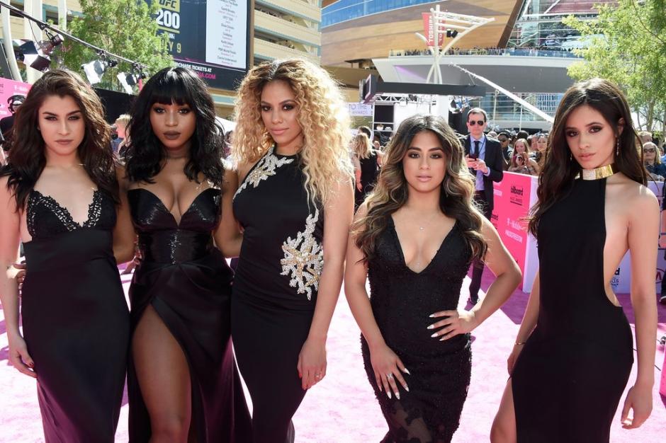 El grupo musical, Fifth Harmony, posan glamorosas para el evento de hoy. (Foto:Twitter/BillboardMusicAwards)