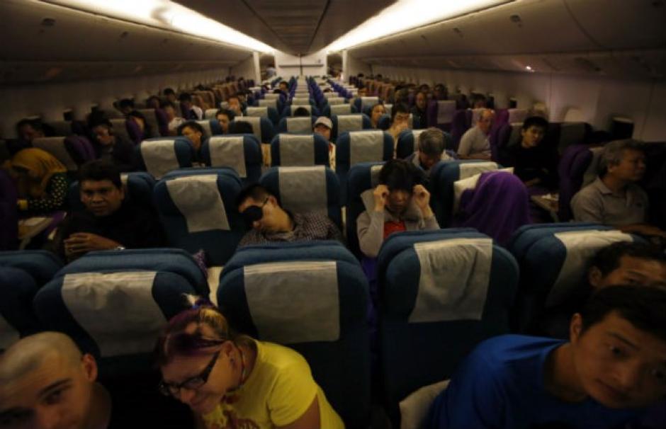 Los aficionados chilenos que viajaban entre Santiago y Nueva York festejaron as&iacute; al enterarse del triunfo de Chile en la Copa Am&eacute;rica Centenario. (Foto: Cronica.ar)