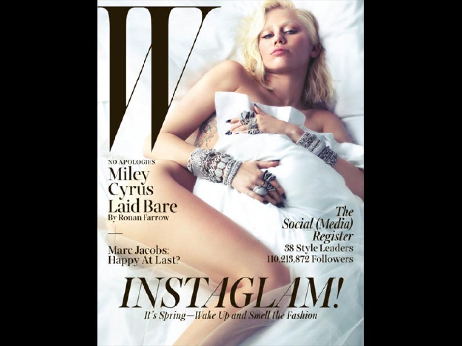 La portada de la revista muestra a la joven cantante sin ropa y tapada con una sabana blanca. (Foto: Instagram)