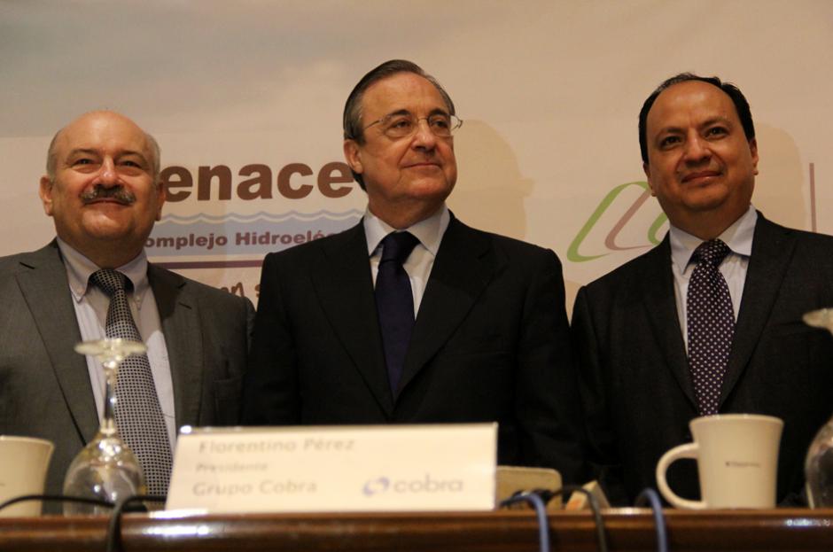 Florentino Pérez presidente del Real Madrid en conferencia de prensa junto a Juan Luis Bosch de Multi Inversiones presentan dos hidroeléctricas en Guatemala. (Foto: Alexis Batres/Soy502)