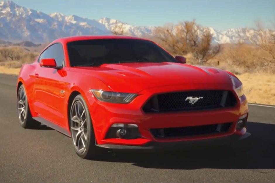 El Mustang GT tiene instalado un motor turboalimentado de 5,8 litros en V8 modificado por Ford Racing y que desarrolla 900 caballos de potencia.