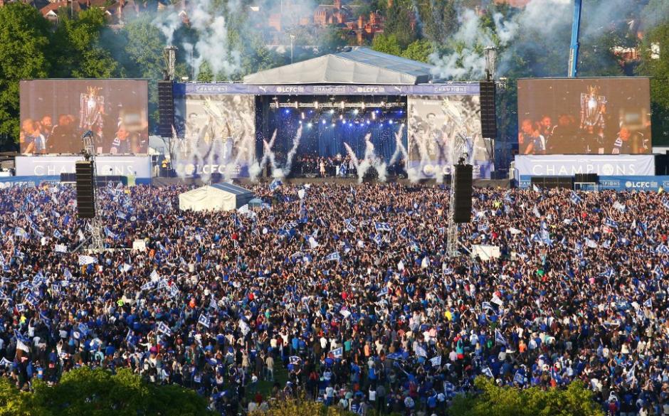 As&iacute; recibieron al campe&oacute;n de la Premier League. (Foto: Getty)