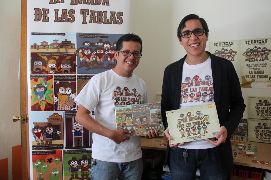 Esteban Castillo y Juan Daniel R&iacute;os son los creadores de este entretenido juego que tiene como funci&oacute;n ense&ntilde;ar a los ni&ntilde;os las tablas de multiplicar de una forma divertida. (Foto: Fredy Hern&aacute;ndez/Soy502)