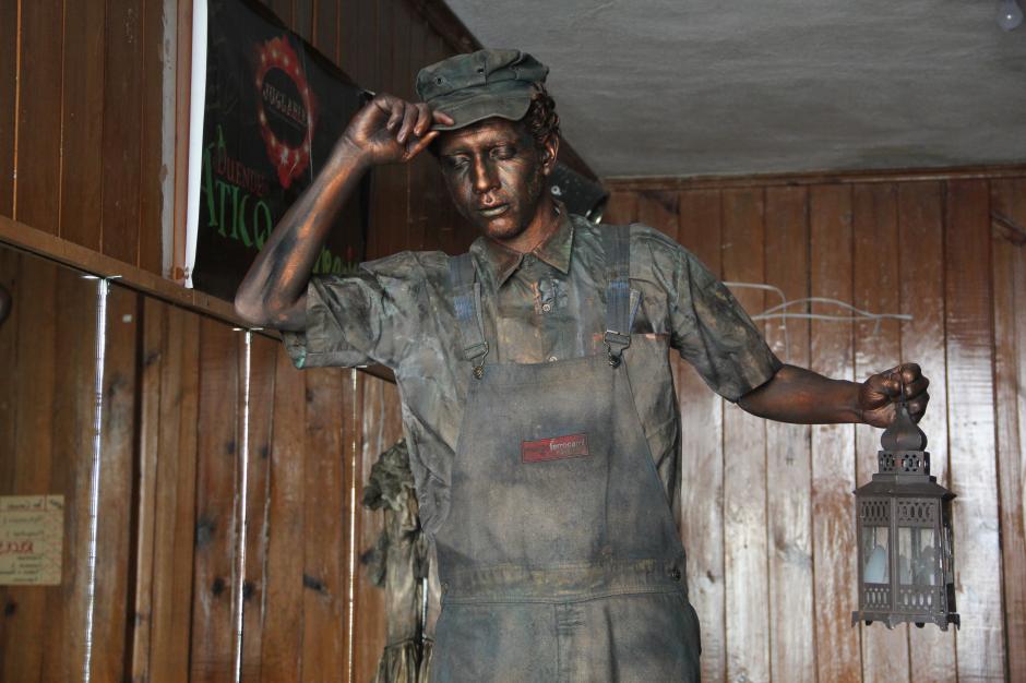 El&nbsp;"estatuismo" es un arte que proviene de las artes esc&eacute;nicas, pero que se ha vuelto popular en los &uacute;ltimos a&ntilde;os en Guatemala por la proliferaci&oacute;n de actores ambulantes. (Foto: Fredy Hern&aacute;ndez/Soy502)