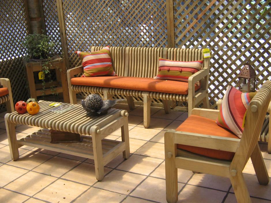 Los muebles de teca y pino son los m&aacute;s requeridos por el mercado externo. (Foto Agexport)