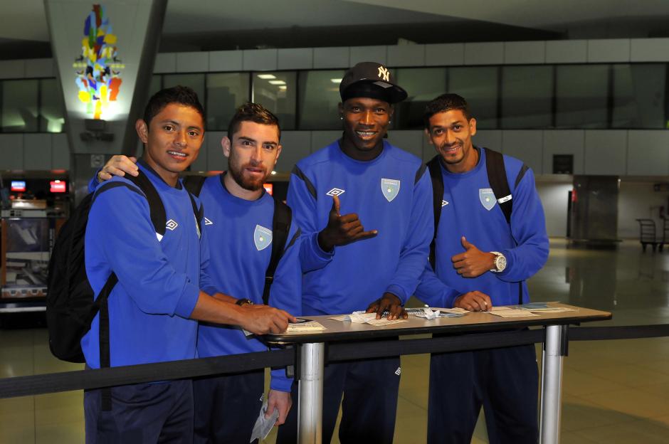 Carlos Mej&iacute;a, Jean M&aacute;rquez, Marvin &Aacute;vila y Sergio Trujillo captados en el aeropuerto antes de tomar el vuelo rumbo a Per&uacute;. (Foto: Diego Galiano/Nuestro Diario)