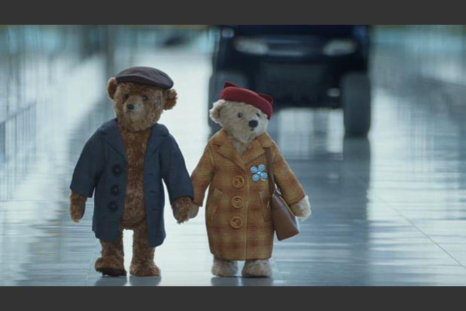 Uno de los primeros videos virales de Navidad es protagonizado por dos osos de peluche. (Foto: Captura de pantalla) 