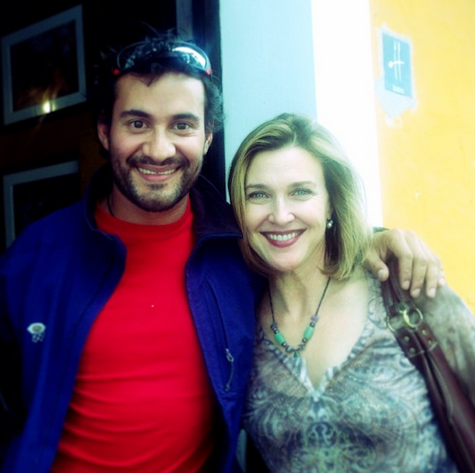 Algunos transe&uacute;ntes aprovecharon el momento para tomarse fotograf&iacute;as con la actriz y publicarlas en sus redes sociales. (Foto: Instagram/Nelomh)&nbsp;