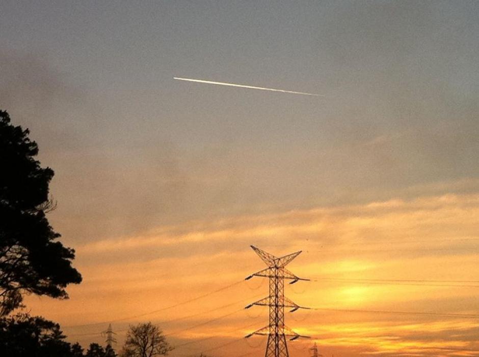 Este fen&oacute;meno &oacute;ptico se reporta con frecuencia durante el solsticio de verano. El OVNI suele ser un avi&oacute;n. (Foto: Pepe Gordillo, cortes&iacute;a de Edgar Castro Bathen).