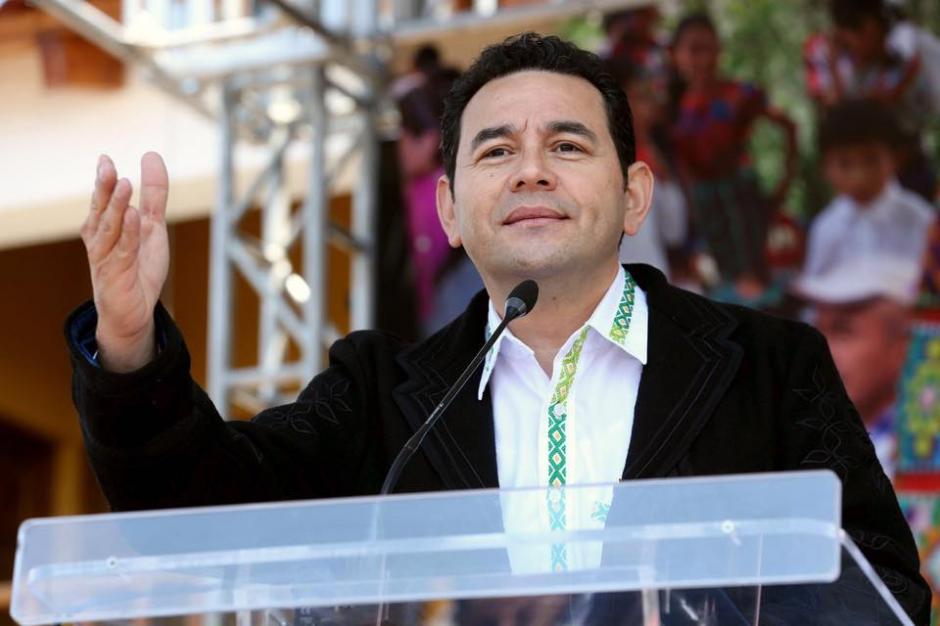 El presidente Jimmy Morales visitó San Andrés Semetabaj, Sololá donde denunció sobrevaloración del precio de medicinas. (Foto: Presidencia)&nbsp;