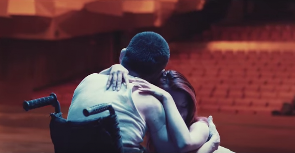 El Dj guatemalteco Francis D&aacute;vila, junto a estudiantes de la Universidad Francisco Marroqu&iacute;n, realizan colecta de fondos a beneficio de Artes muy Especiales. (Foto: Youtube) &nbsp;