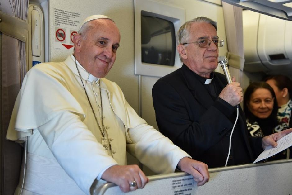El papa Franciso critic&oacute; a los cat&oacute;licos que creen que deben tener los hijos que "Dios les manda" y se&ntilde;al&oacute; que lo mejor o lo m&aacute;s aconsejable es tener tres hijos y no reproducirse "como conejos". (Foto: AFP)
