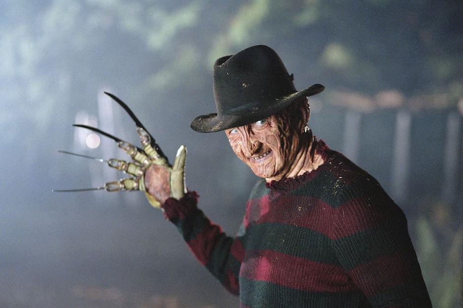 Un hombre disfrazado de Freddy Krueger dispar&oacute; contra una multitud. (Foto: goliath.com)