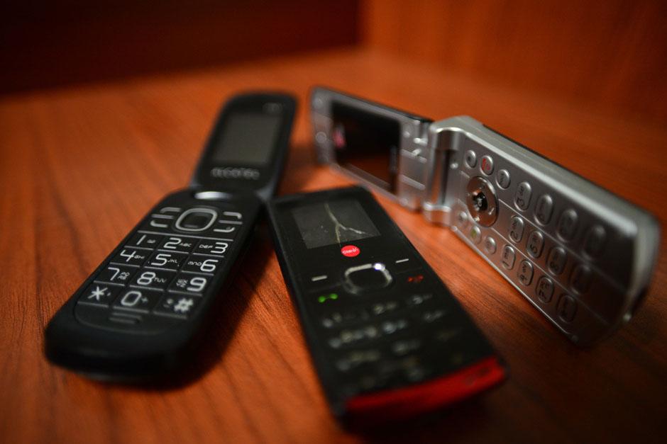 Más de 6 millones de líneas de teléfono prepago podrían desaparecer el próximo año al entrar en vigencia el nuevo Impuesto a las Telecomunicaciones, el cual afectará directamente a los usuarios que utilizan sus celulares solo para recibir llamadas. (Foto: Wilder López/Soy502)