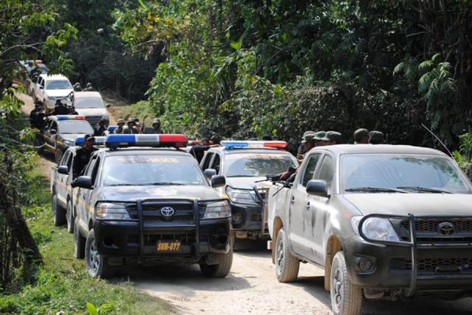 Los incidentes dejaron un soldado fallecido, seis heridos, al menos veinte detenidos, destrucci&oacute;n de veh&iacute;culos y sedes policiales
