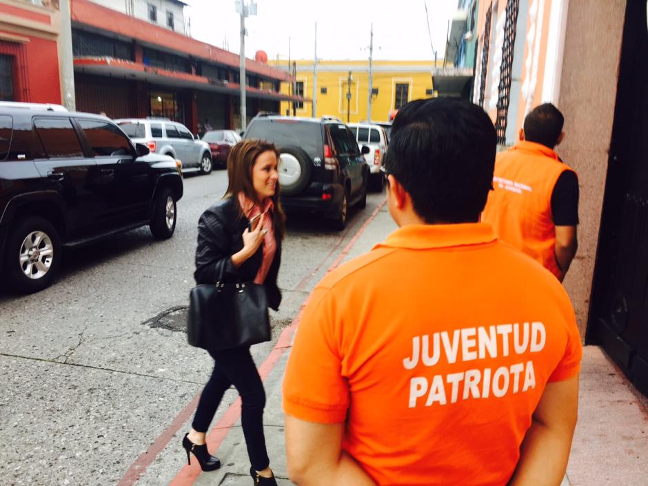 Daniela Beltranena, la m&aacute;s cercana colaboradora de Baldetti, asisti&oacute; a la reuni&oacute;n junto con la ex Vicepresidenta. (Foto: Jes&uacute;s Alfonso/Soy502)