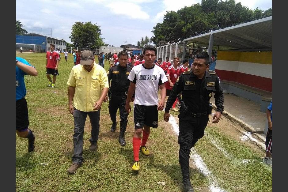 Daniel Pedroza fue capturado por la agresión al árbitro. (Foto: Servicable Canal 14/Facebook)