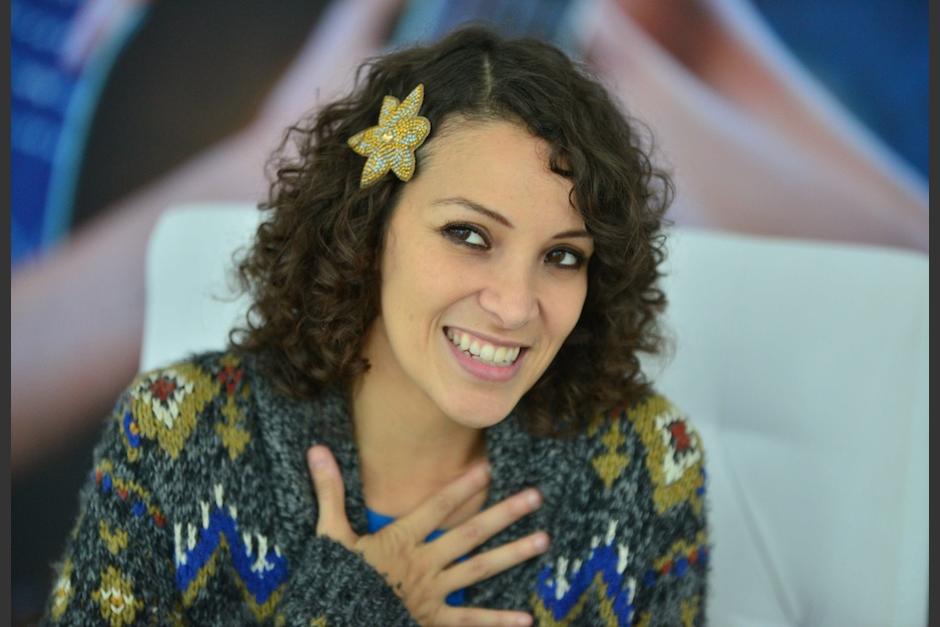 Gaby Moreno anuncia a sus invitados de honor de su concierto. (Foto: Wilder López/Soy502)&nbsp;
