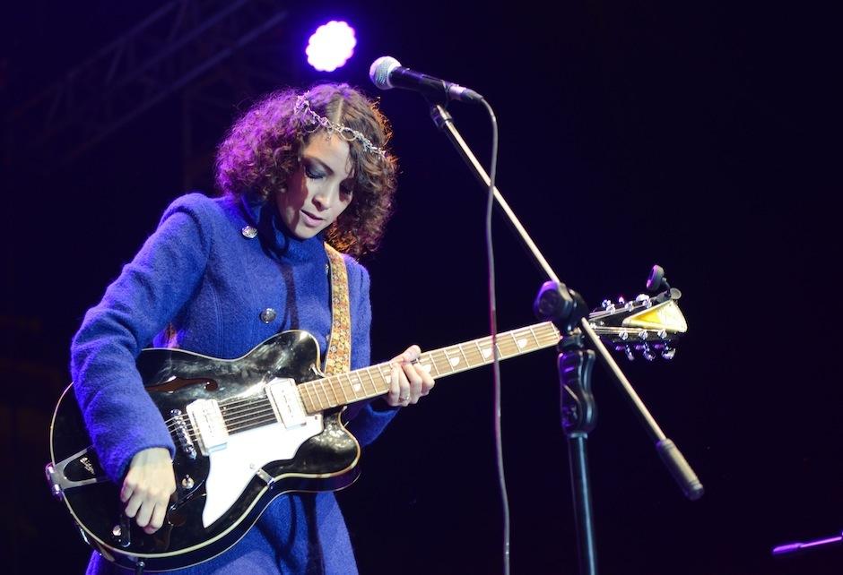 Gaby Moreno anuncia poco a poco a sus invitados de honor. (Foto: Selene Mejía/Soy502)&nbsp;