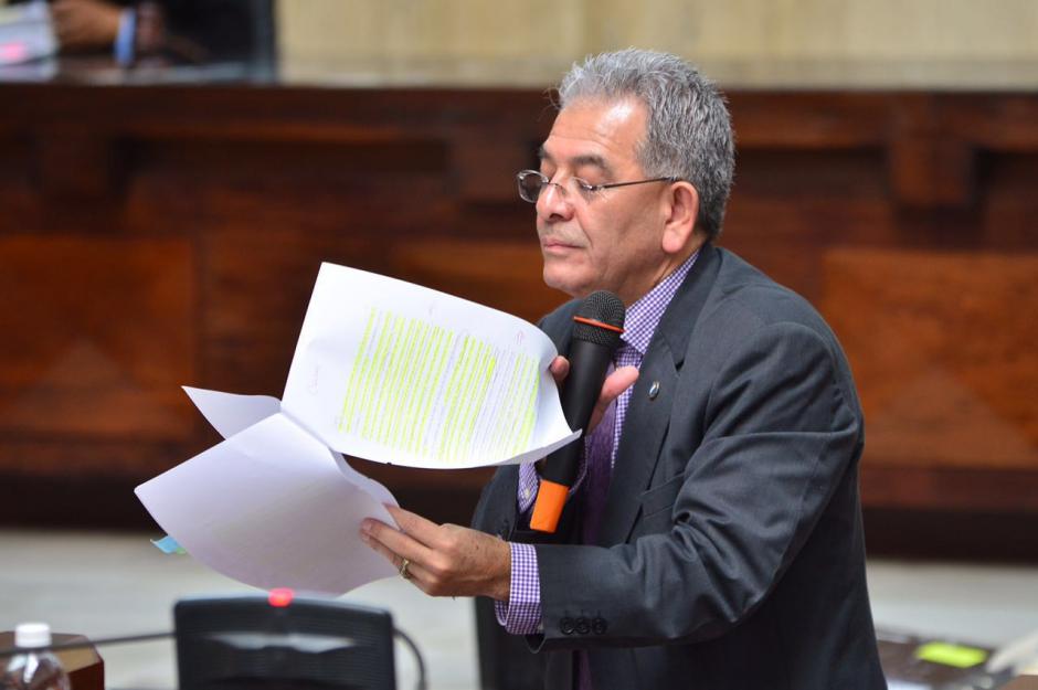 El juez Miguel &Aacute;ngel G&aacute;lvez explica su resoluci&oacute;n. (Foto: Jes&uacute;s Alfonso/Soy502)