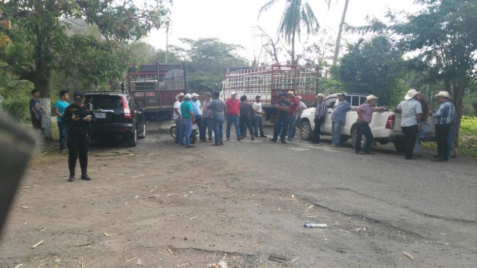 Grupos de ganaderos bloquean varios puntos de pa&iacute;s. (Foto: Tr&aacute;nsito PNC)