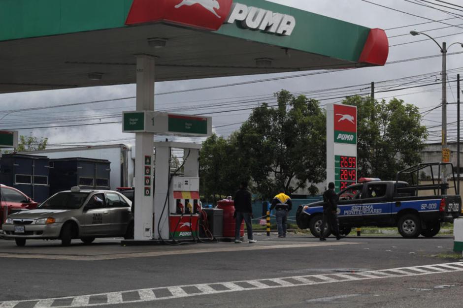 Con lo gastado por el Registro de la Propiedad en pavos y piernas de cerdo para sus empleados, se hubiera podido abastecer a m&aacute;s de 500 autom&oacute;viles del Sistema Penitenciario con tanque lleno, y as&iacute; evitar que los reclusos sean trasladados en el Transmetro. (Foto: Archivo/Soy502)