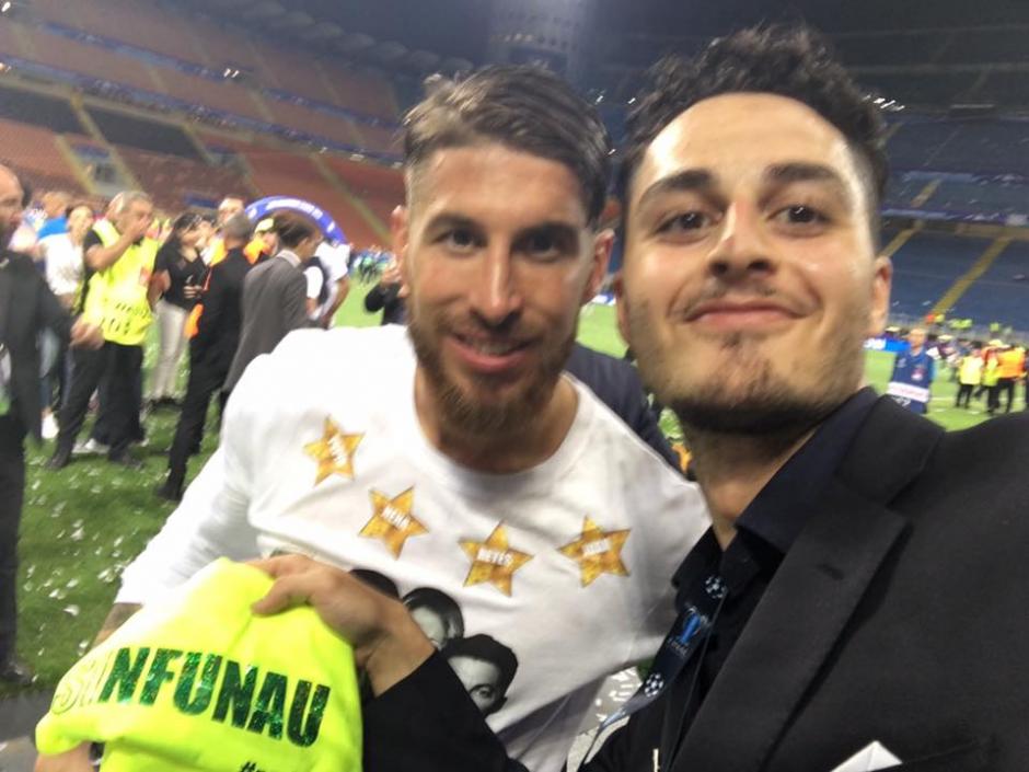 Gaspare Galasso junto a Sergio Ramos en la gramilla de San Siro. (Foto: Facebook/Gaspare Galasso)