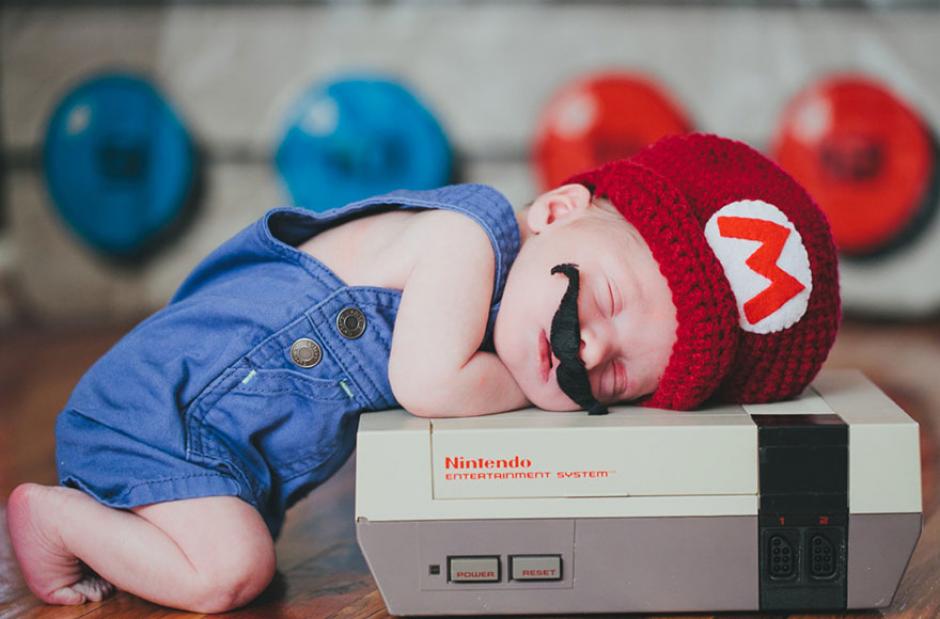 Para los fan&aacute;ticos de los videojuegos, esta tierna versi&oacute;n de Baby Mario les podr&aacute; parecer perfecta como recuerdo. (Foto: Etsy)