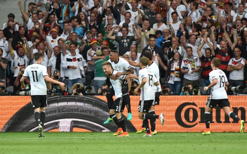 Alemania sufri&oacute; m&aacute;s de la cuenta con un aguerrido Ucrania, pero debut&oacute; con triunfo en la Euro 2016. (Foto: AFP)
