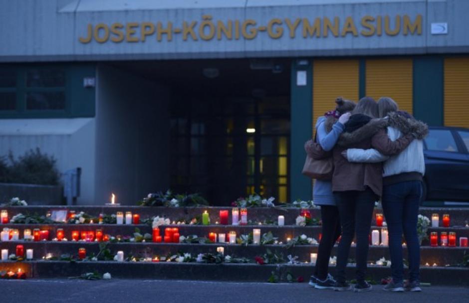 Memorial erigido en el instituto de Haltern am See donde estudiaban algunas de las v&iacute;ctimas del siniestro. &nbsp;(Foto: AFP)