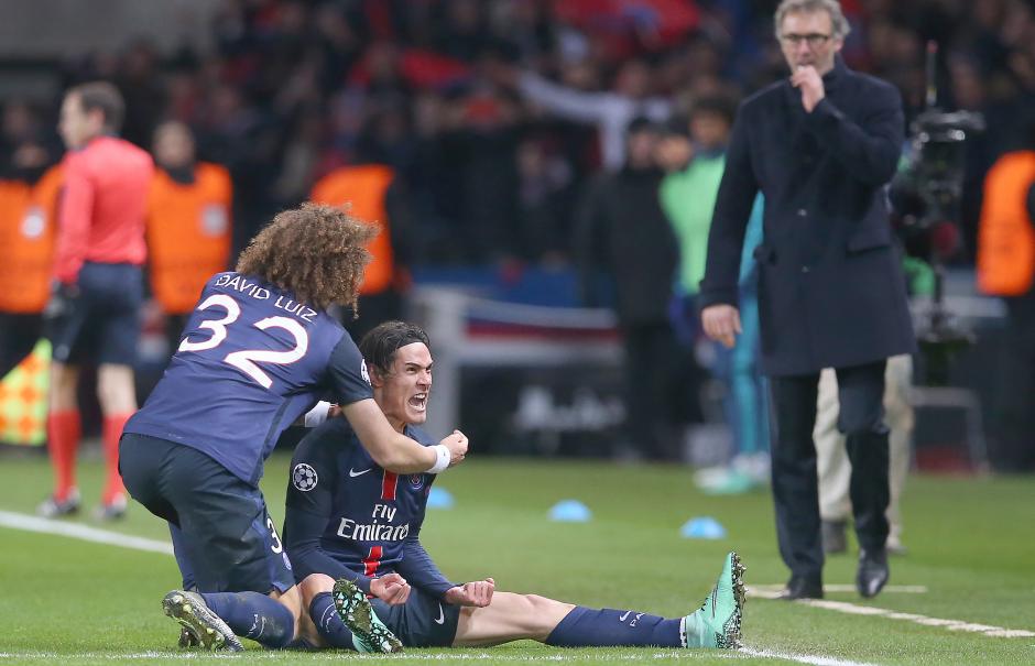 Cavani festeja euf&oacute;rico tras anotar el gol del triunfo. (Foto: Getty)