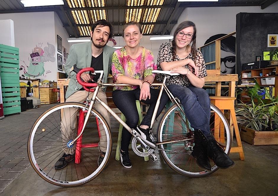 David, Varinnia y Christa, son productores de la Gira Triciclo. (Foto: Selene Mejía/Soy502) 
