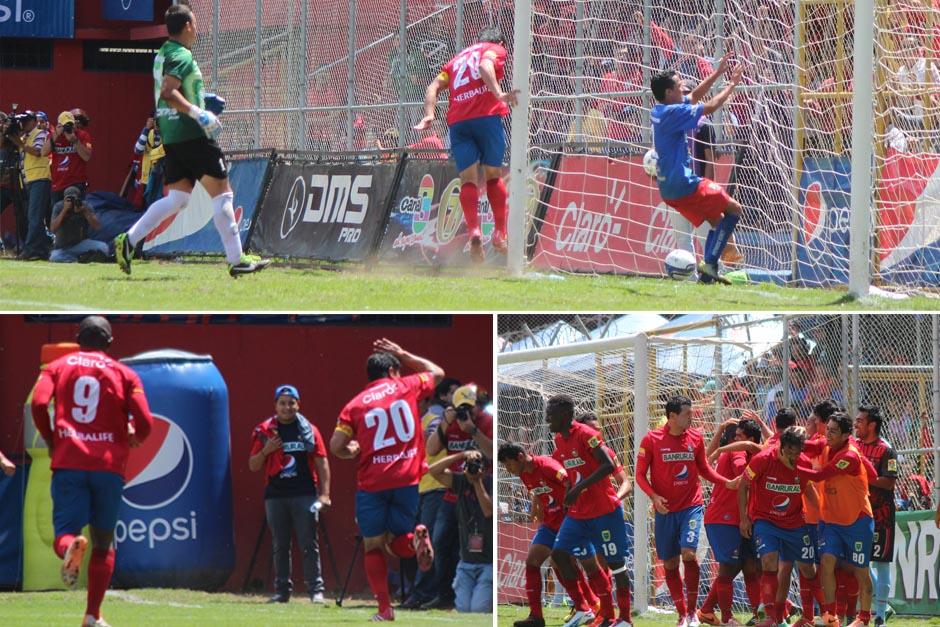 Este es el primer gol de Carlos Ruiz en su segunda era como jugador de Municipal. (Imagen: Jos&eacute; D&aacute;vila/Soy502)