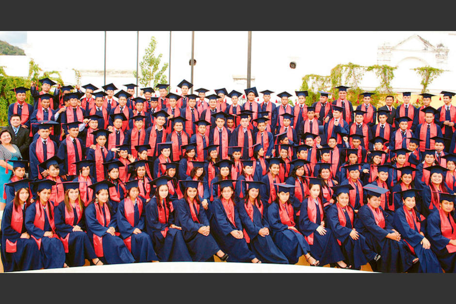 Los jóvenes se gradúan pero hay pocas oportunidades de empleo para ellos. (Foto: Nuestro Diario).