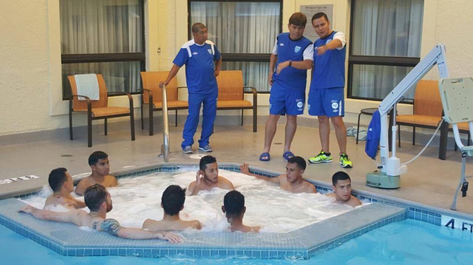 El trabajo f&iacute;sico de los seleccionados se realiz&oacute; en la piscina del hotel donde se hospedan en Ohio. (Foto: Edson Aldana/enviado ACD)