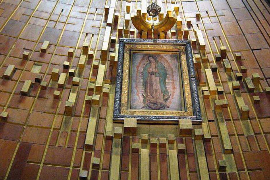 Nuestra Se&ntilde;ora de Guadalupe es una advocaci&oacute;n mariana de la Iglesia cat&oacute;lica, cuya imagen tiene su principal centro de culto en la Bas&iacute;lica de Guadalupe, en el norte de la ciudad de M&eacute;xico.