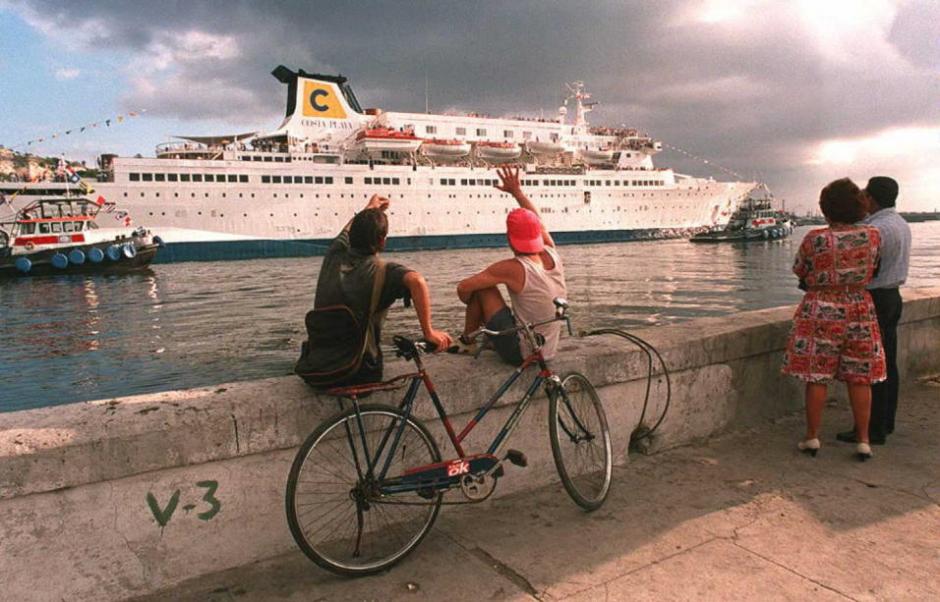 Tras una traves&iacute;a de unas ocho horas el crucero lleg&oacute; a La Habana. (Foto: EFE)