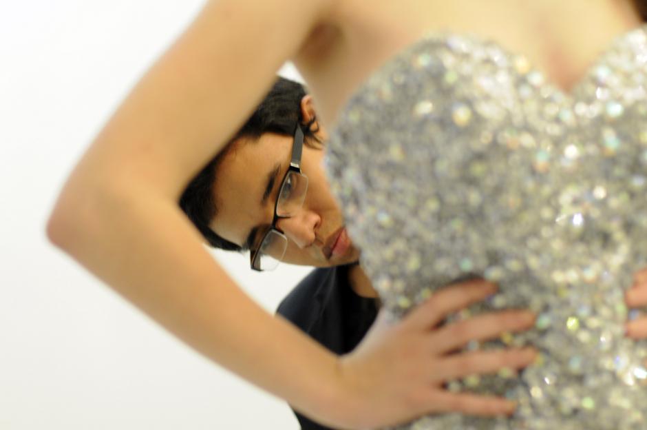 Maximiliano prepara cuidadosamente su colecci&oacute;n, lista desde principios de a&ntilde;o.&nbsp;