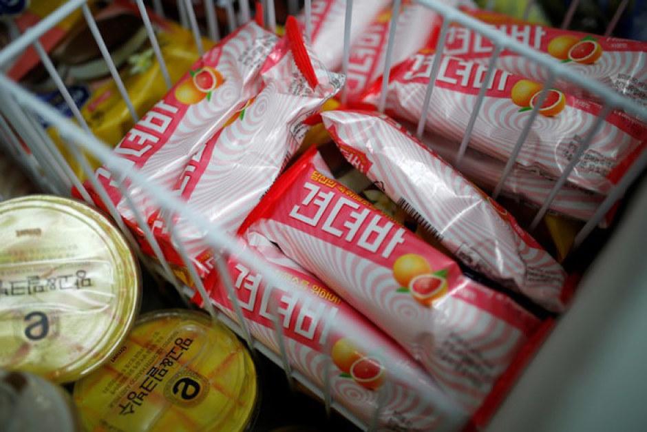 En Corea del Norte sali&oacute; al mercado una paleta de helado que ayuda a tratar los s&iacute;ntomas de la resaca. (Foto: Reuters Japon)&nbsp;