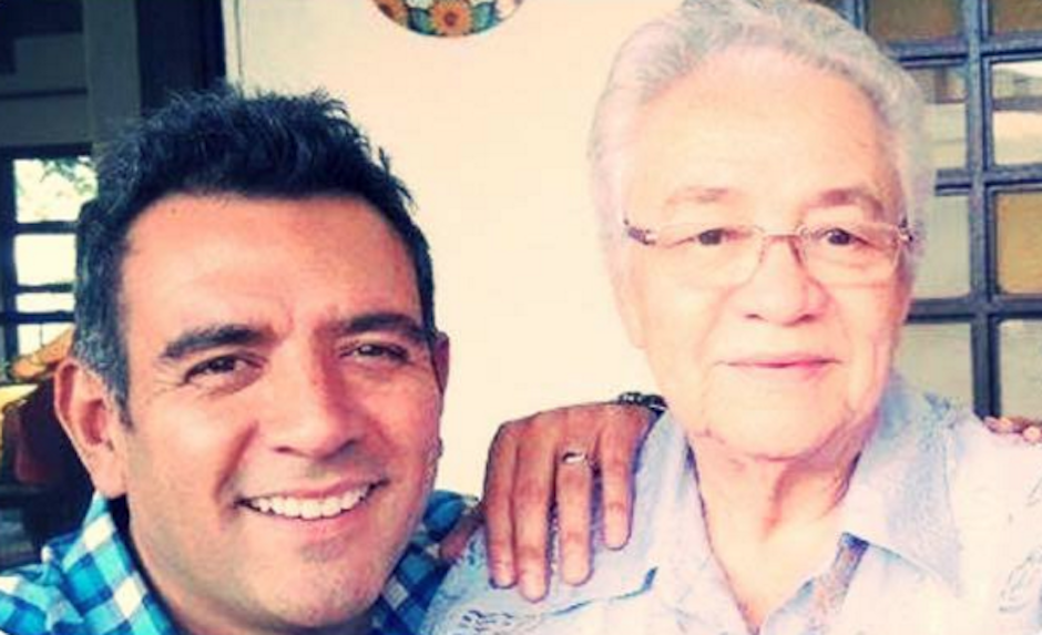 El actor guatemalteco, radicado en M&eacute;xico H&eacute;ctor Sandarti, viaj&oacute; a Guatemala para celebrar el "D&iacute;a de todos los Santos" junto a sus seres queridos. (Foto: H&eacute;ctor Sandarti oficial)&nbsp;