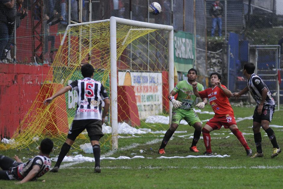 Tanto el guardameta de Heredia, Jos&eacute; Calder&oacute;n, como &Oacute;scar Mart&iacute;nez de los fronterizos, mantuvieron el cero en su porter&iacute;a. (Nuestro Diario)