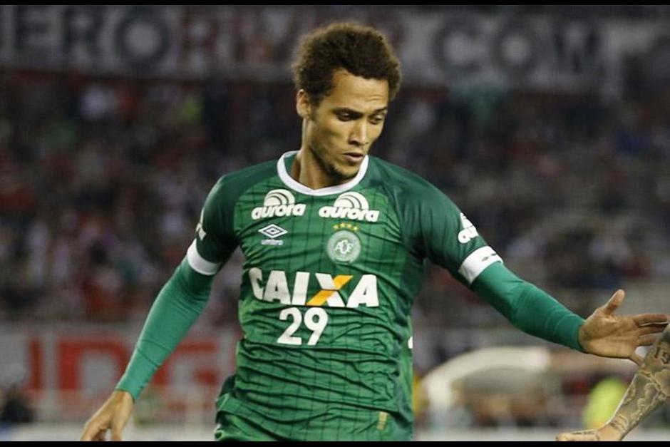 El defensa del Chapecoense H&eacute;lio Neto sufri&oacute; una fractura en el cr&aacute;neo. (Foto: andina.com.pe)