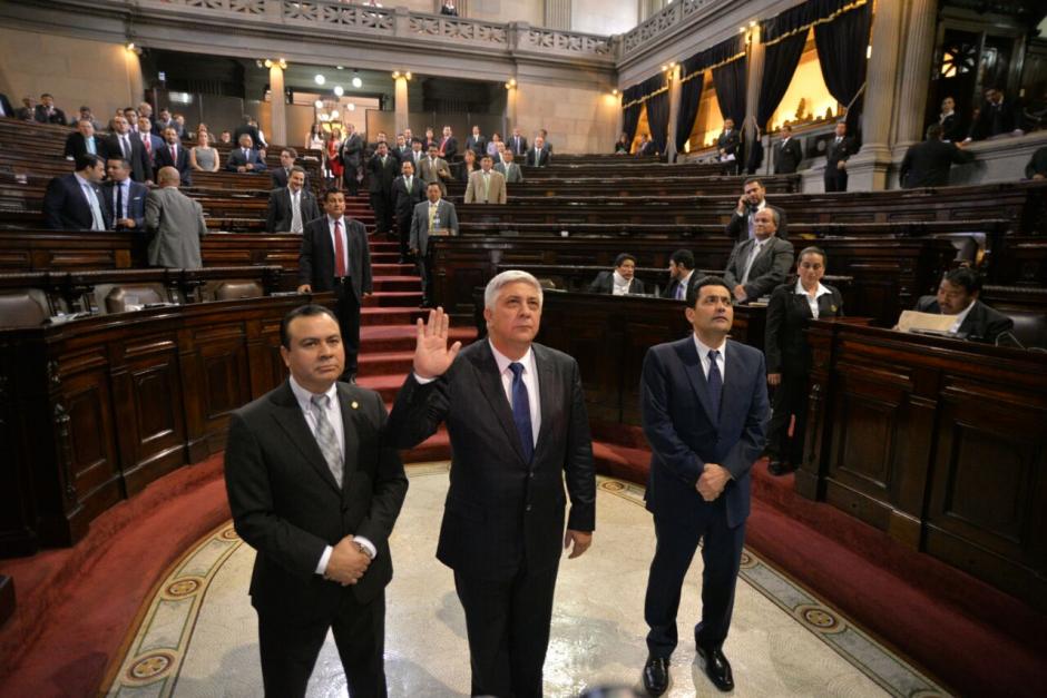 Varios diputados abandonaron sus curules previo a la juramentaci&oacute;n de Melgar Padilla. (Foto: Wilder L&oacute;pez/Soy502)